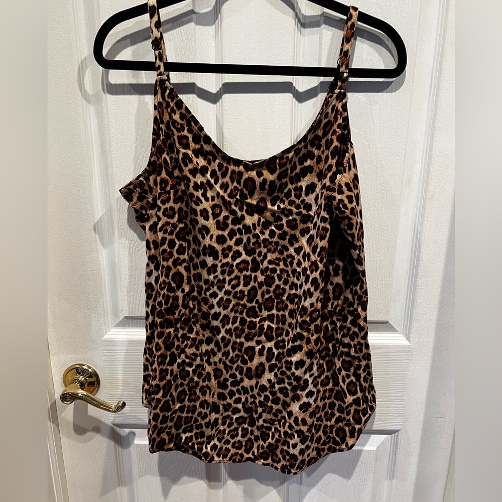 Size 2 torrid chalice fabric cami. Excellent condition